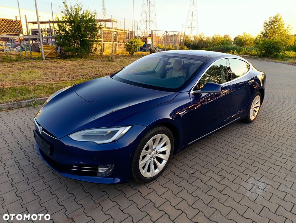 Tesla Model S - 38