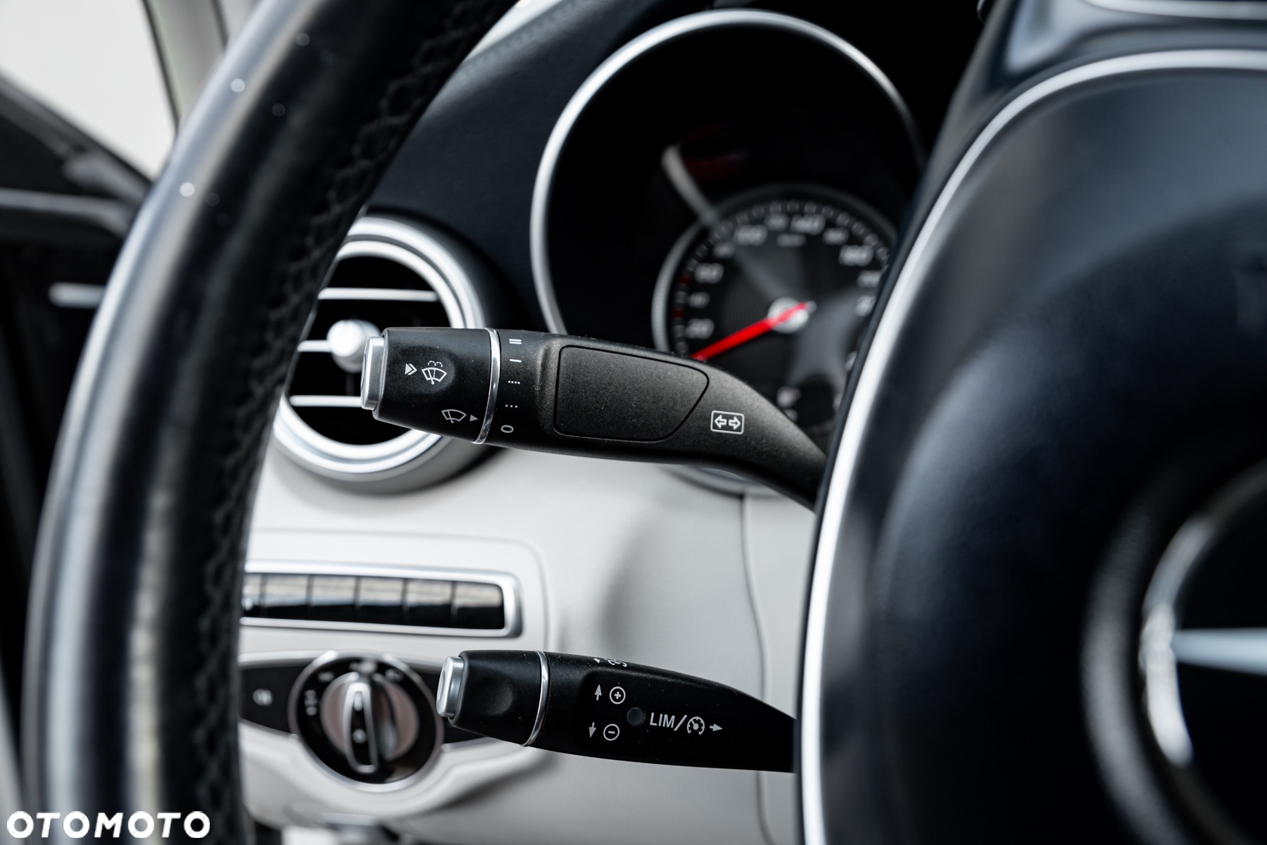 Mercedes-Benz Klasa C 250 7G-TRONIC - 33