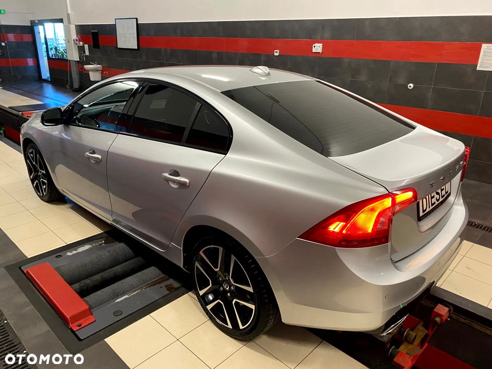 Volvo S60 D4 Geartronic RDesign - 13