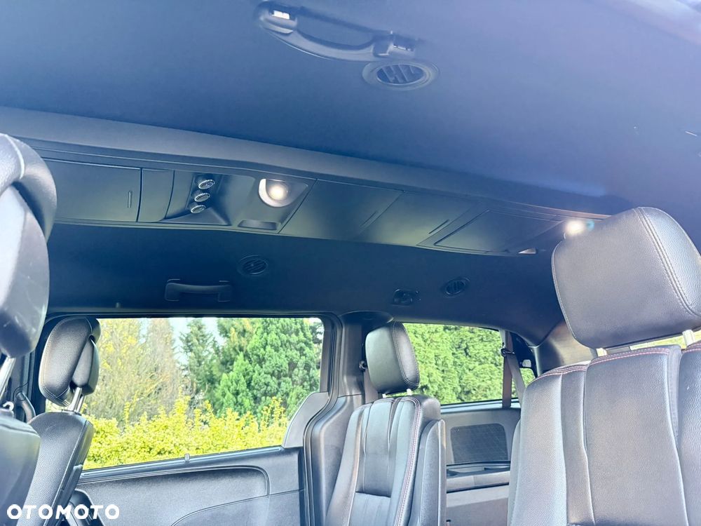 Dodge Grand Caravan 3.6 R/T - 28