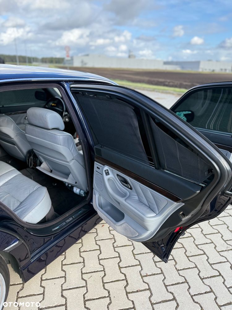 BMW Seria 7 740i - 29