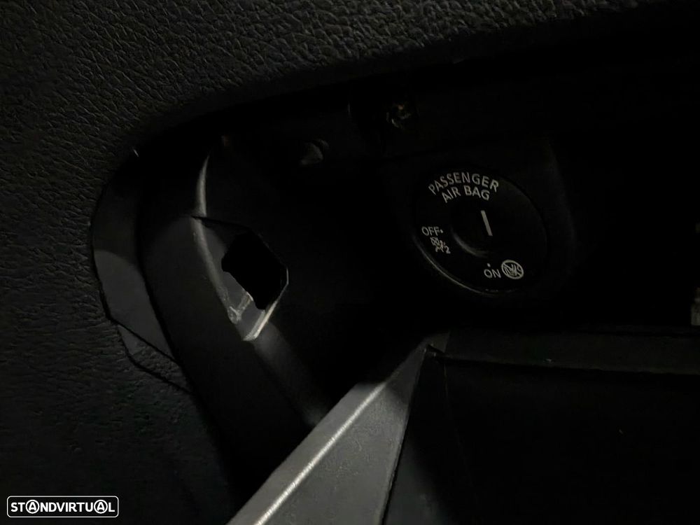 Nissan Navara 2.3 DCI 4WD N-CONNECTA NACIONAL 5 LUGARES - 48