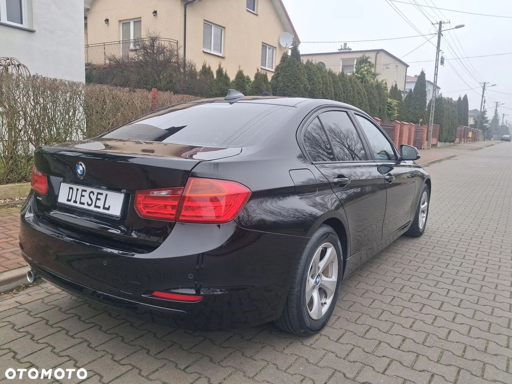 BMW Seria 3 318d Sport Line - 10