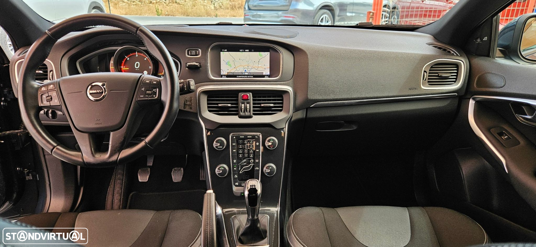 Volvo V40 2.0 D3 Momentum - 16