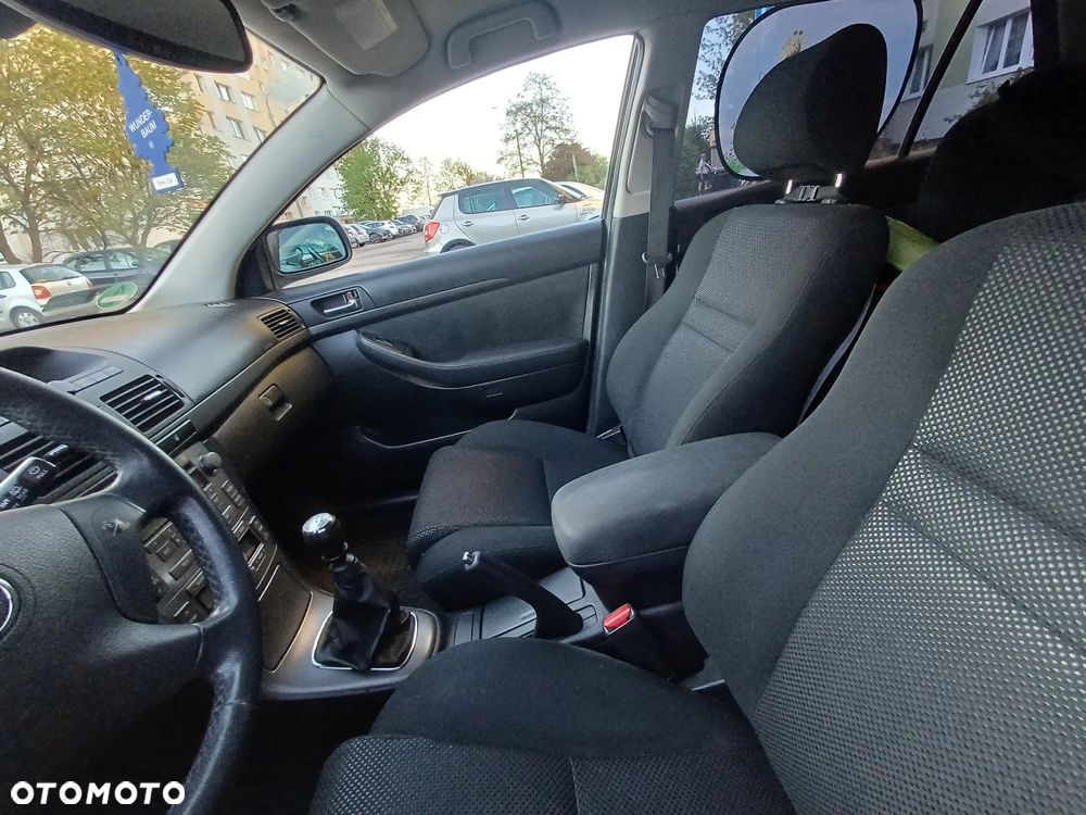 Toyota Avensis 2.2 D-4D Sol - 6