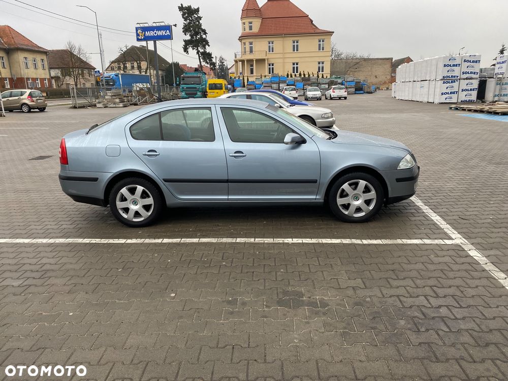 Skoda Octavia 1.6 Ambiente - 5