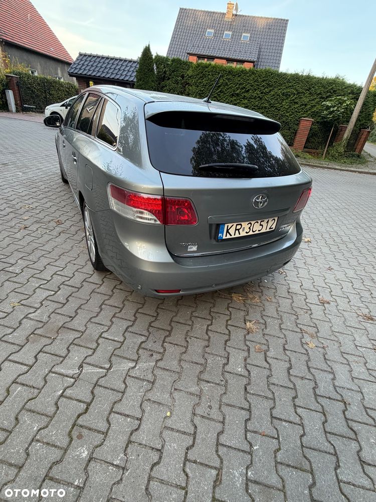 Toyota Avensis 2.2 D-CAT Sol - 4