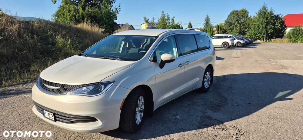 Chrysler Pacifica - 1