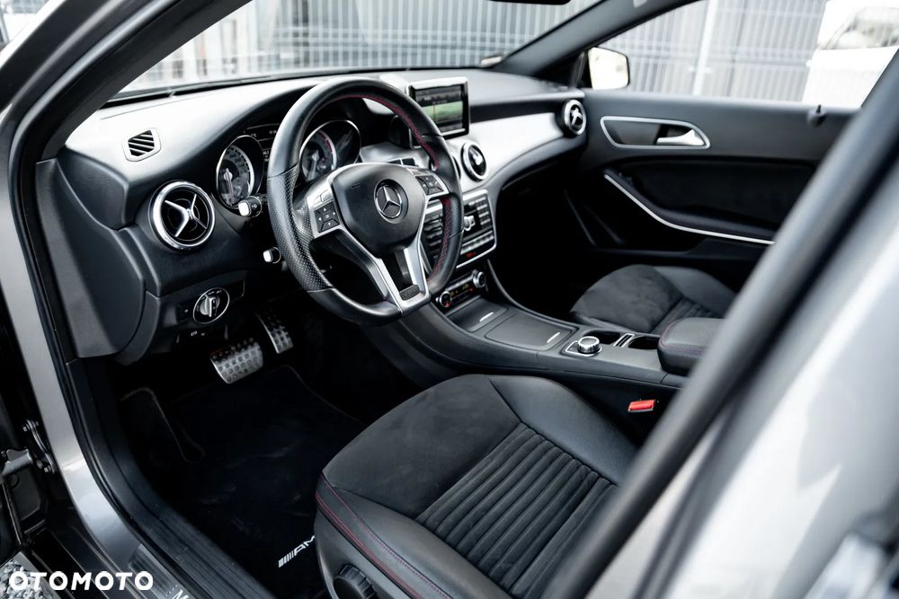 Mercedes-Benz GLA 250 4Matic 7G-DCT AMG Line - 18
