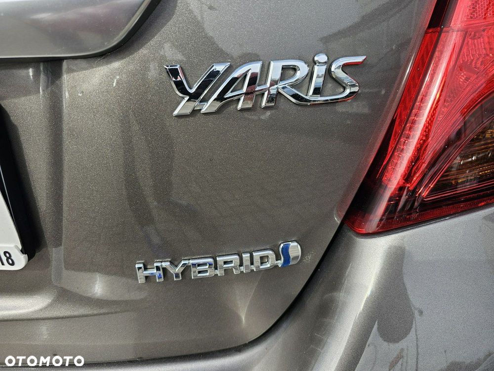 Toyota Yaris Hybrid 100 Business Edition - 10