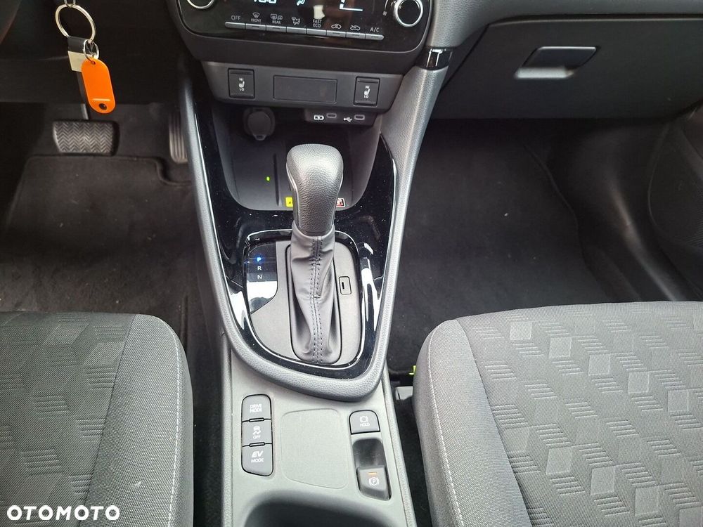 Toyota Yaris Hybrid 1.5 Style - 19
