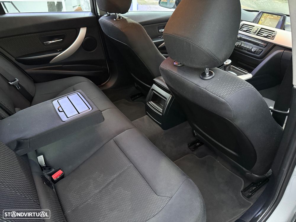 BMW 318 d Touring - 21