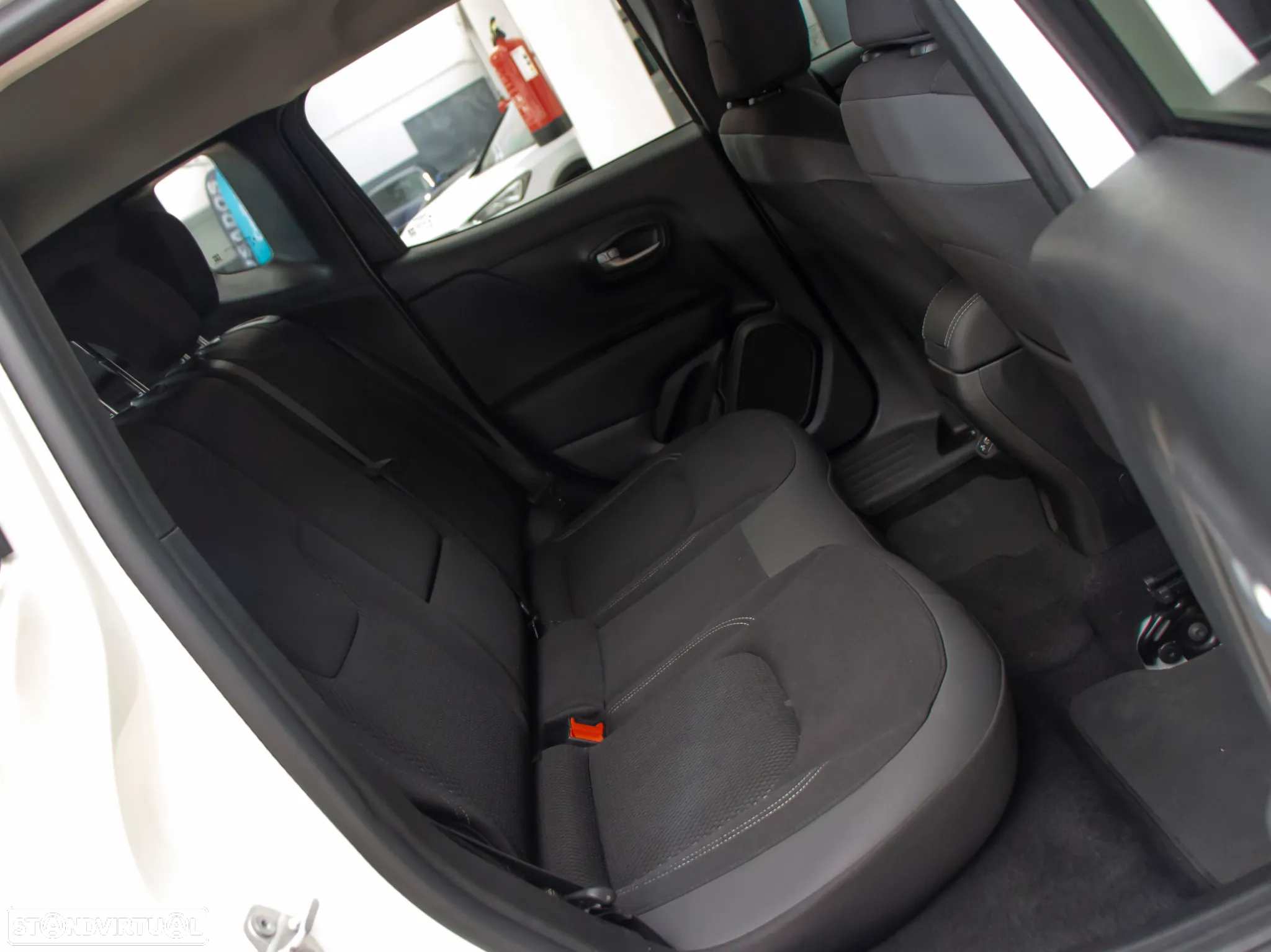 Jeep Renegade 1.0 T Limited - 11