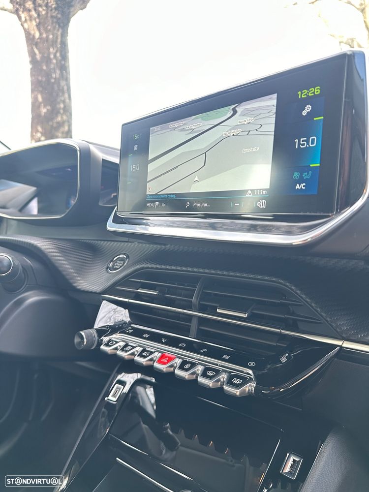 Peugeot e-208 Allure - 37