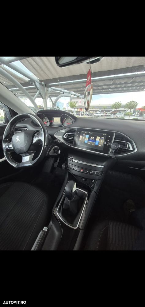 Peugeot 308 1.2 L PureTech Access - 6