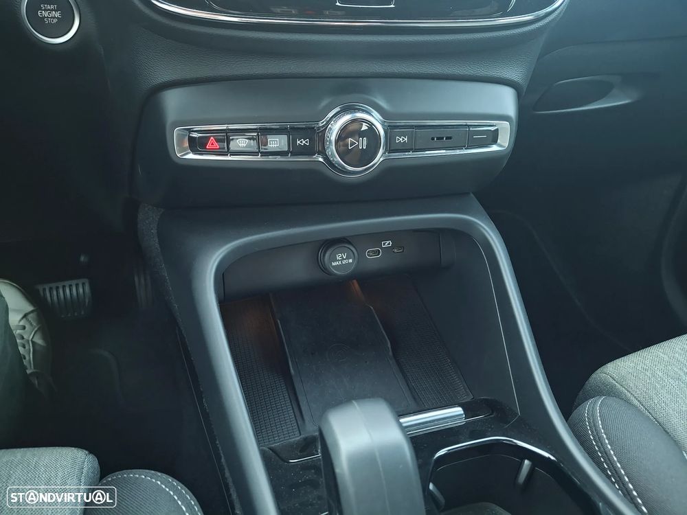 Volvo XC 40 2.0 B3 Black Edition - 27