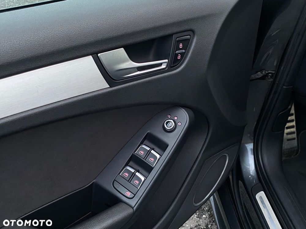 Audi RS4 Avant Standard - 11