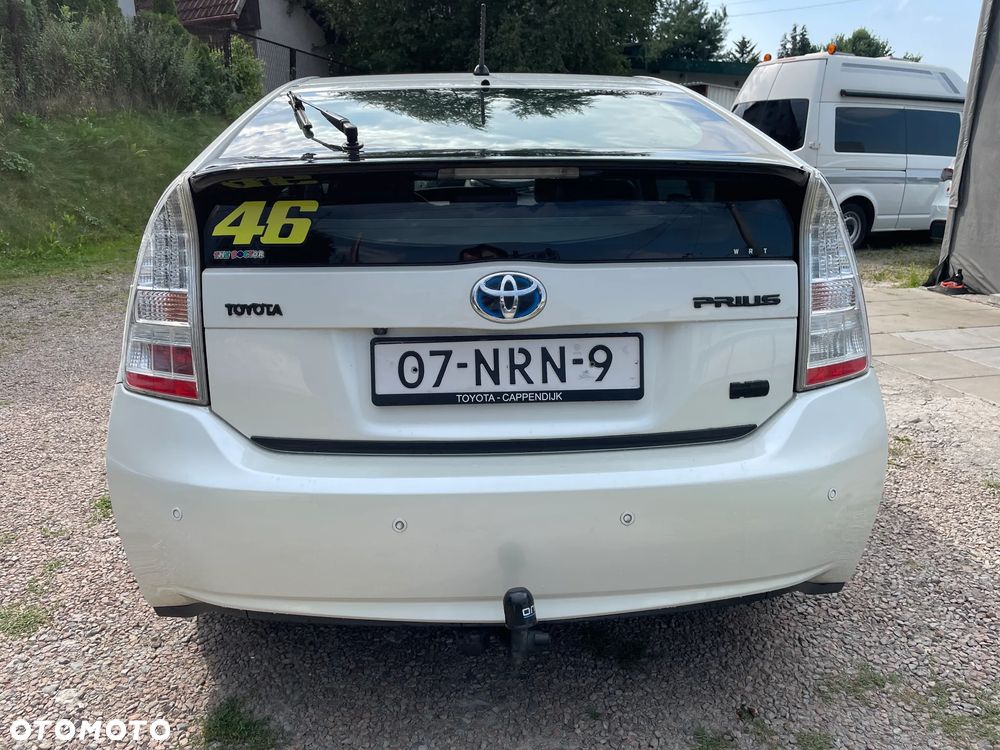 Toyota Prius (Hybrid) Executive - 3