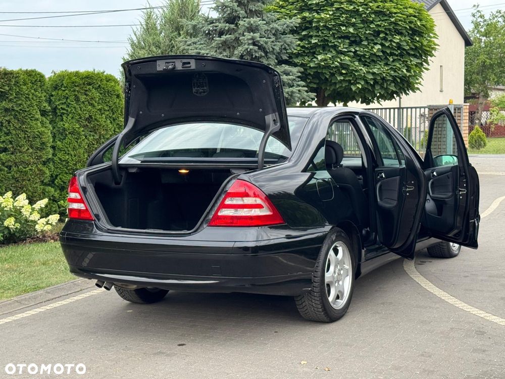 Mercedes-Benz Klasa C 200 T CDI Classic - 12