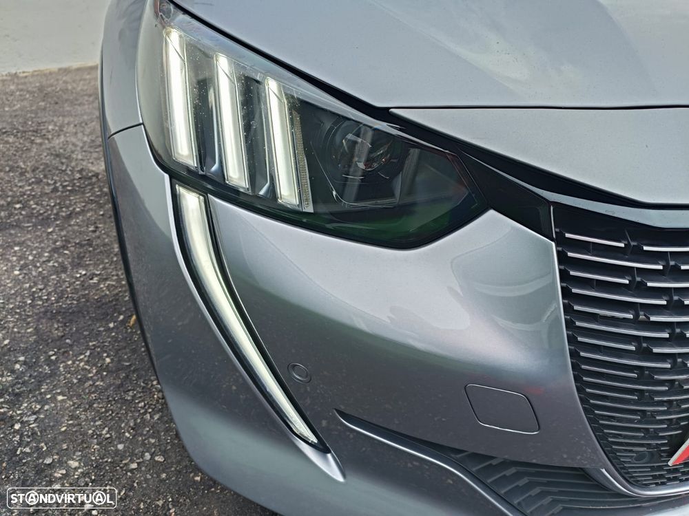 Peugeot e-208 GT - 14