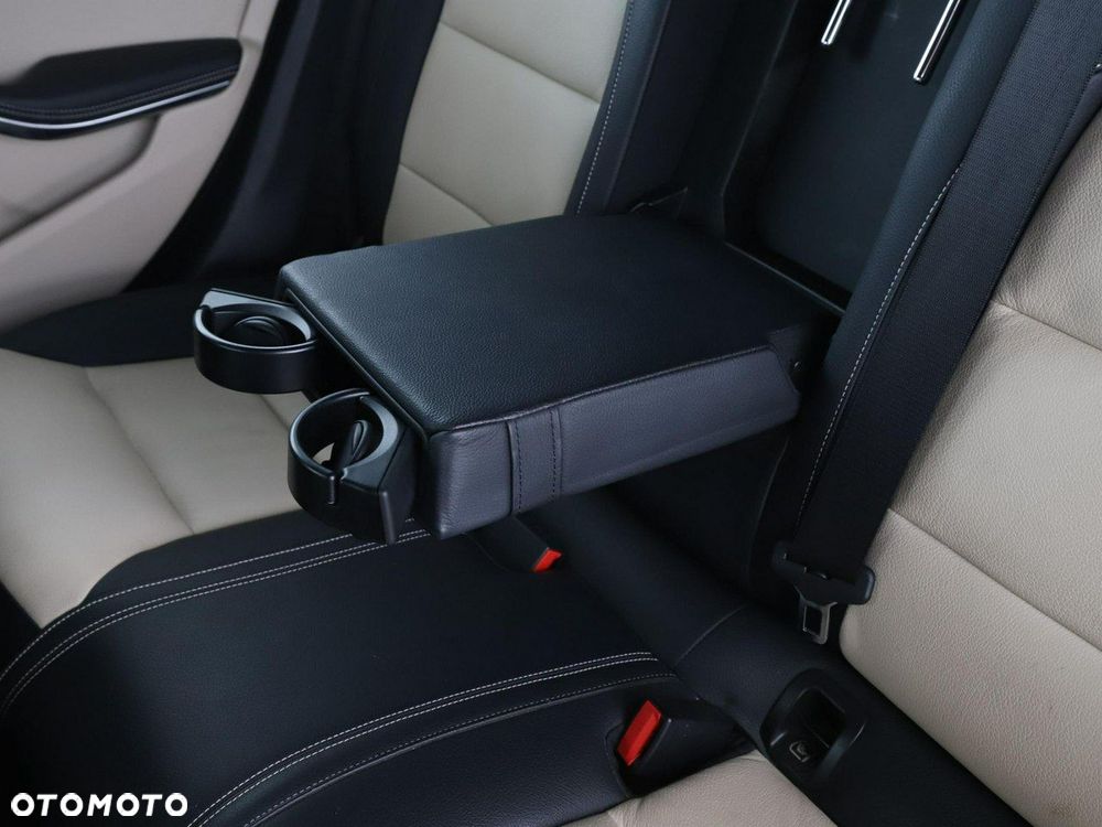 Mercedes-Benz CLA 180 7G-DCT - 40