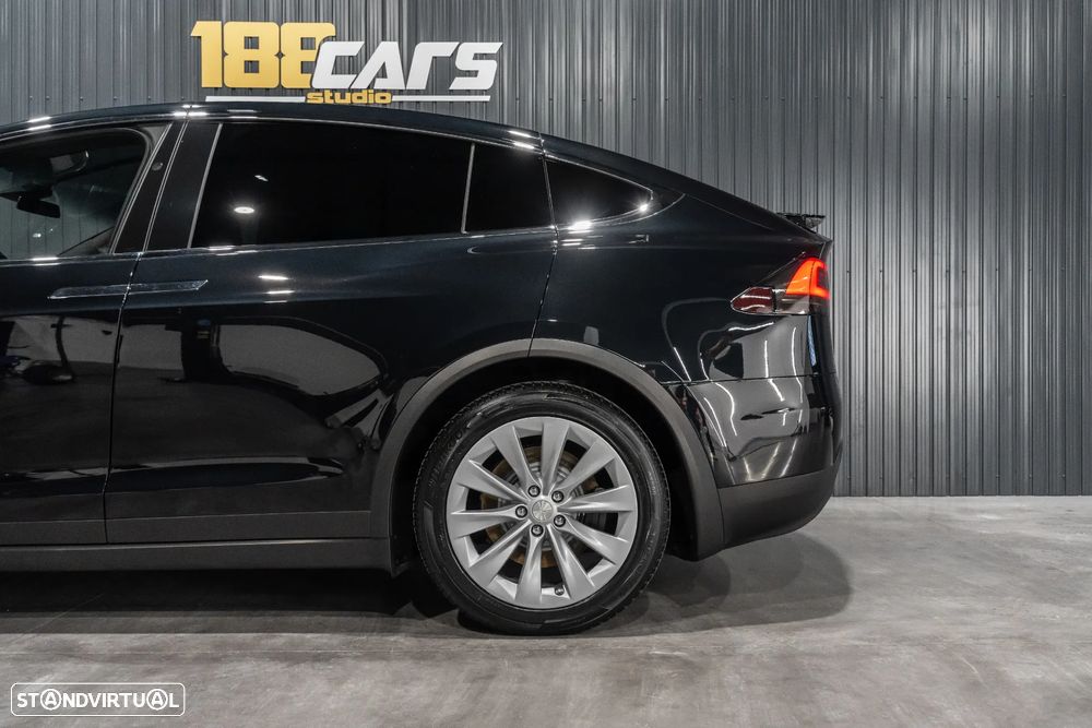 Tesla Model X 100D - 29