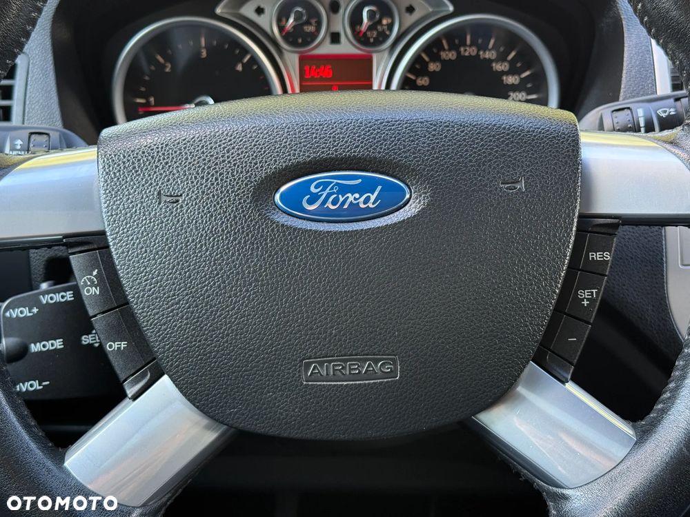 Ford Kuga - 36
