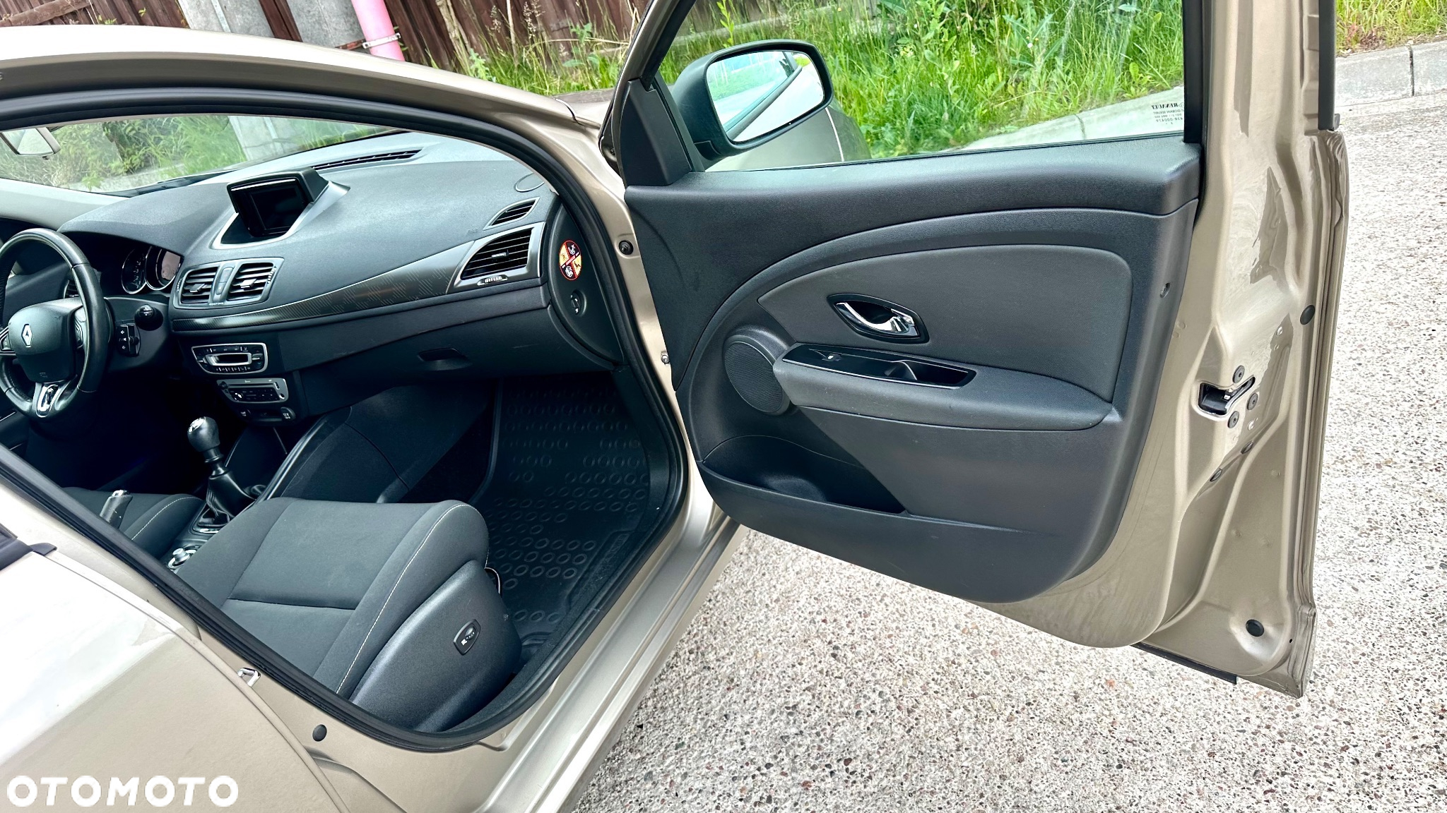 Renault Megane Grandtour ENERGY TCe 115 Start & Stop Bose Edition - 17
