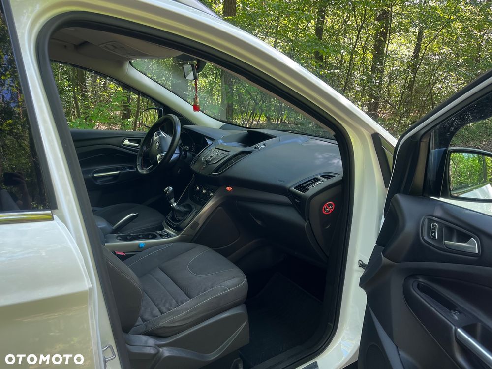 Ford Kuga 1.6 EcoBoost 2x4 Titanium - 10