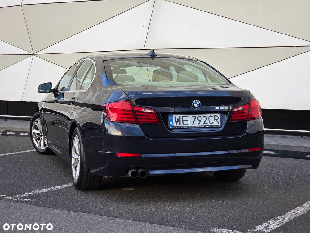 BMW Seria 5 528i xDrive - 31