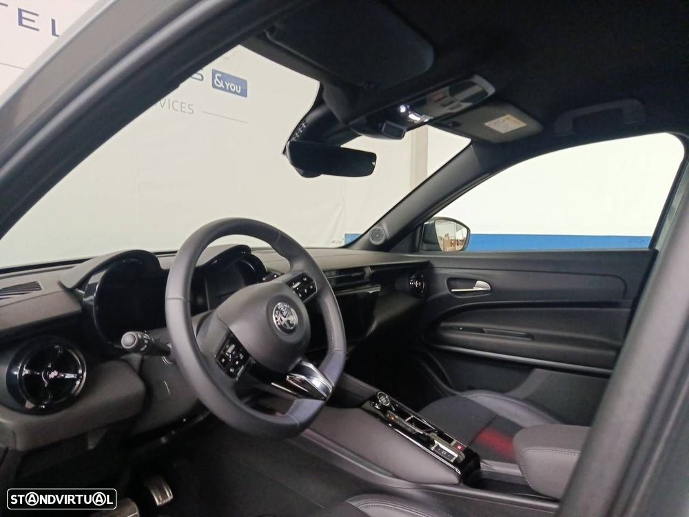 Alfa Romeo Junior 1.2 Speciale eDCT6 - 8