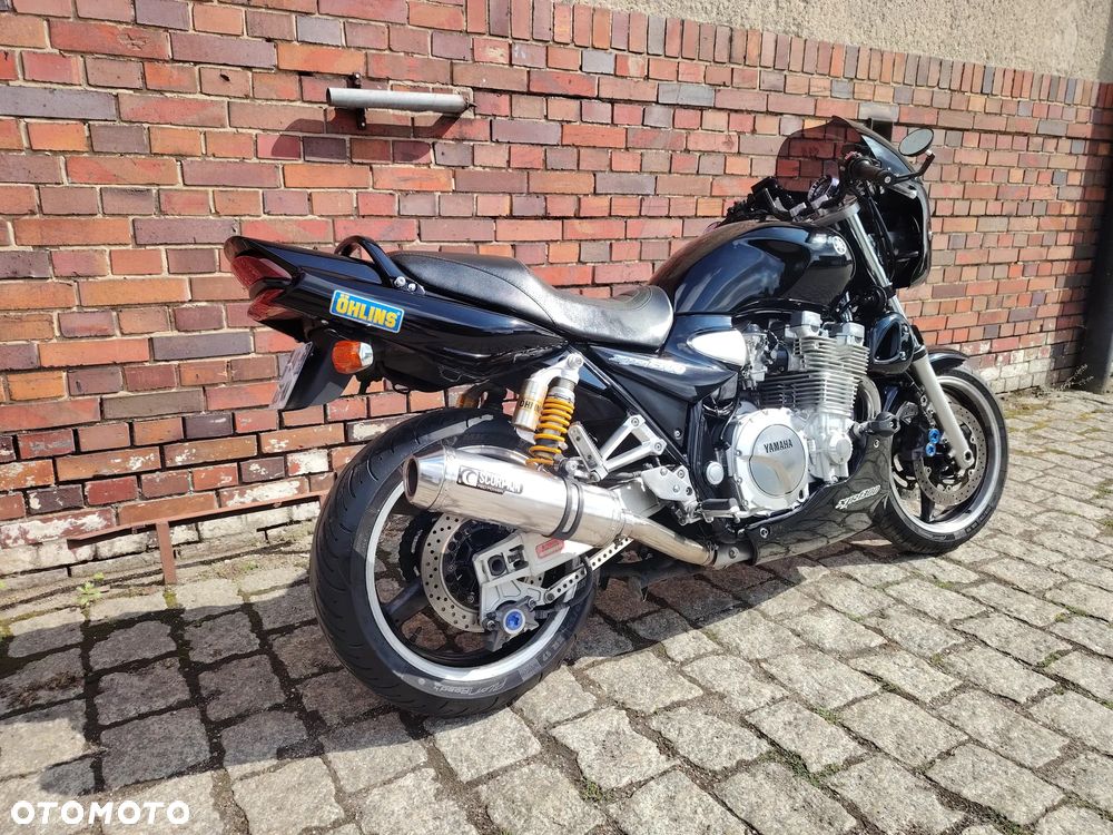 Yamaha XJR - 9