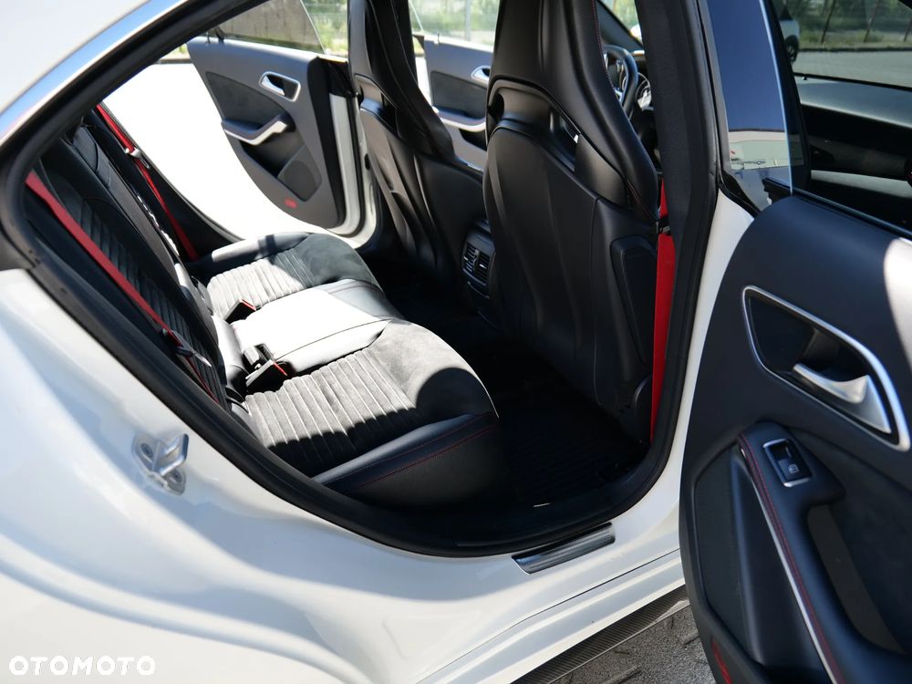 Mercedes-Benz CLA 45 AMG 4-Matic - 17