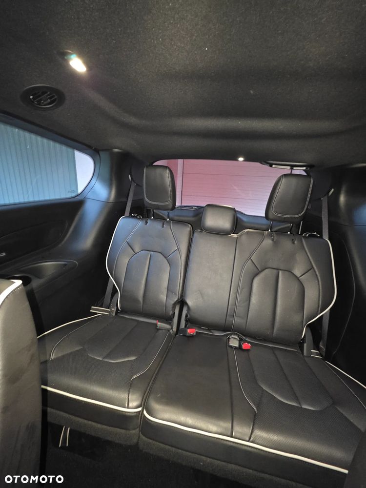 Chrysler Pacifica - 26