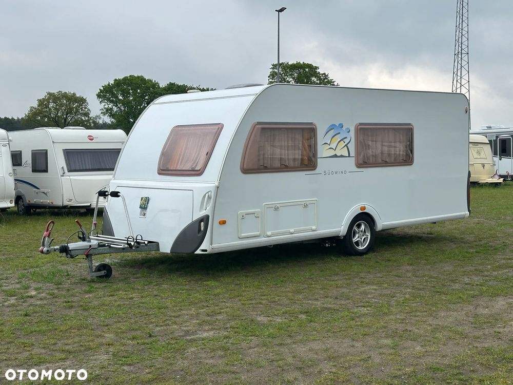 KNAUS 500 SUDWIND z przedsionkiem, napędem i łóżkami piętrowymi. - 5