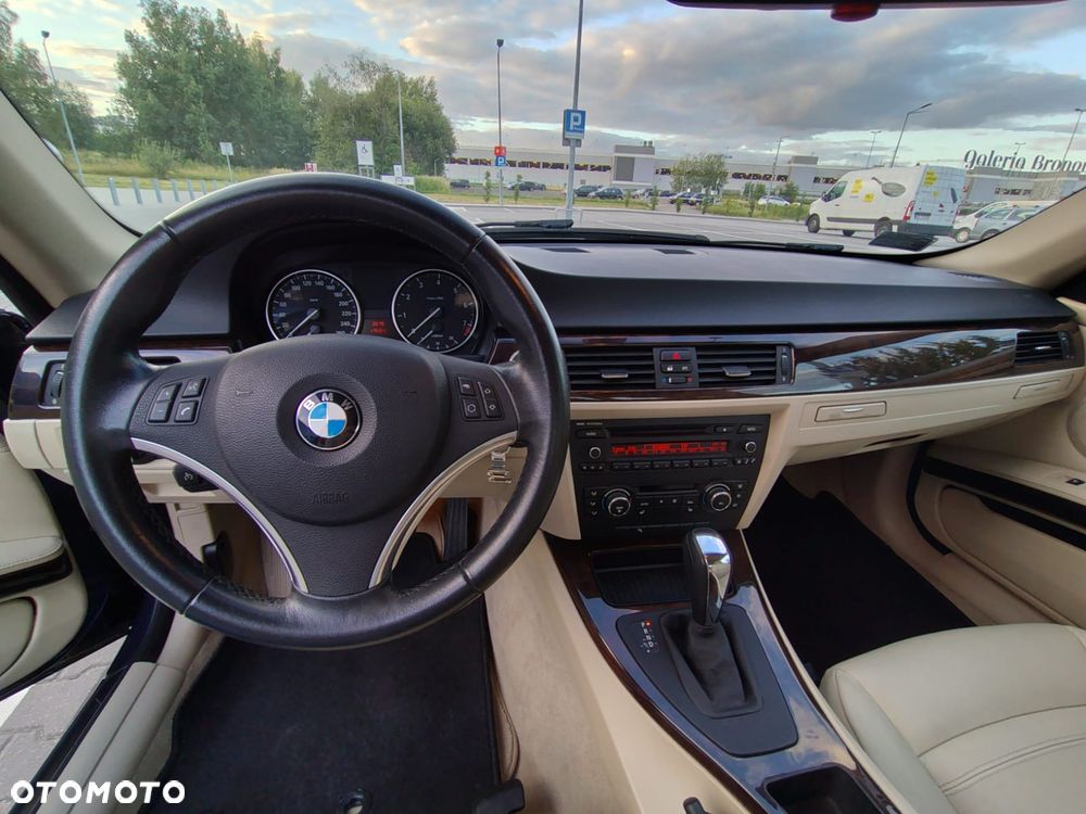 BMW Seria 3 320i - 9
