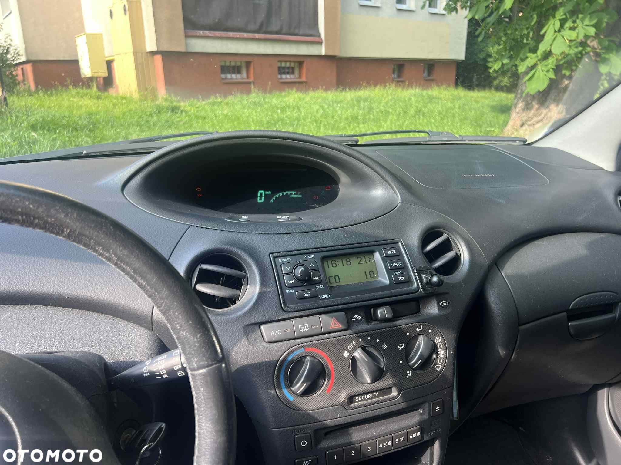 Toyota Yaris 1.0 Base - 5