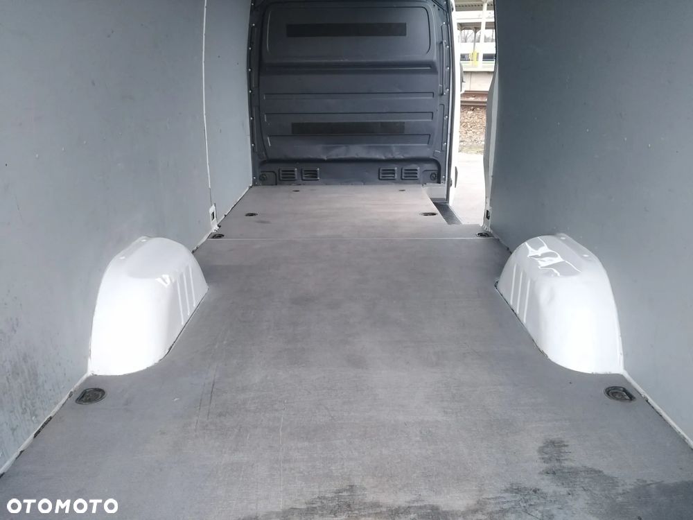 Mercedes-Benz Sprinter - 9