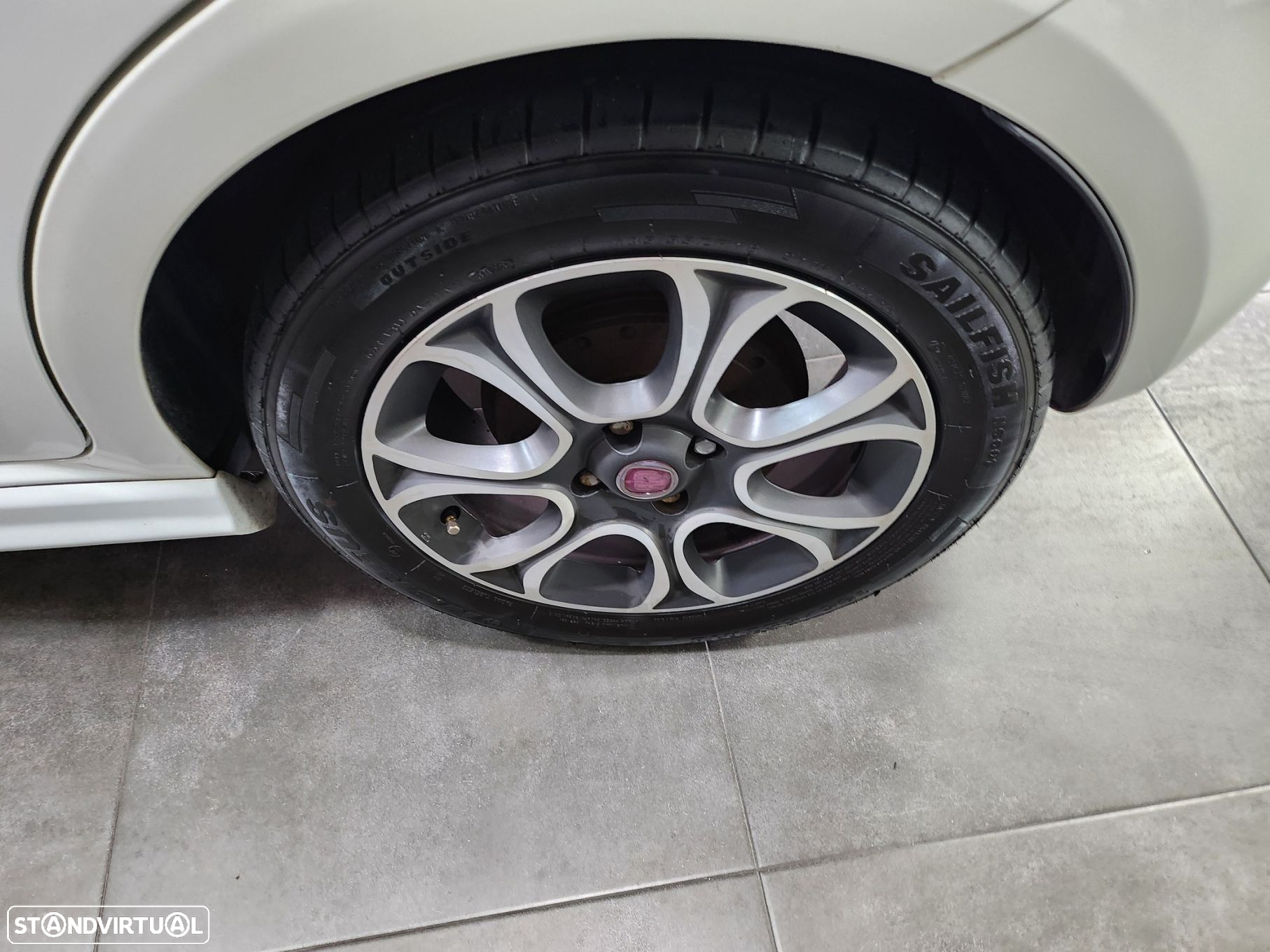 Fiat Punto 1.3 M-Jet Lounge S&S - 15