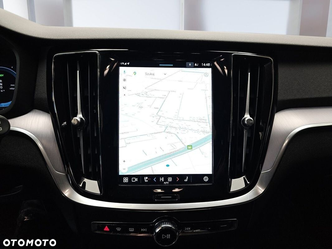 Volvo V60 T6 AWD Plug-In Hybrid Ultra Dark - 18
