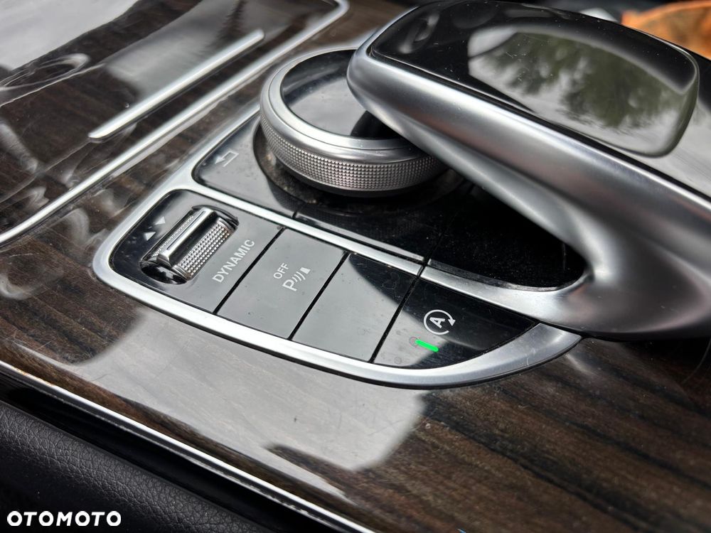 Mercedes-Benz Klasa C 300 9G-TRONIC AMG Line - 16