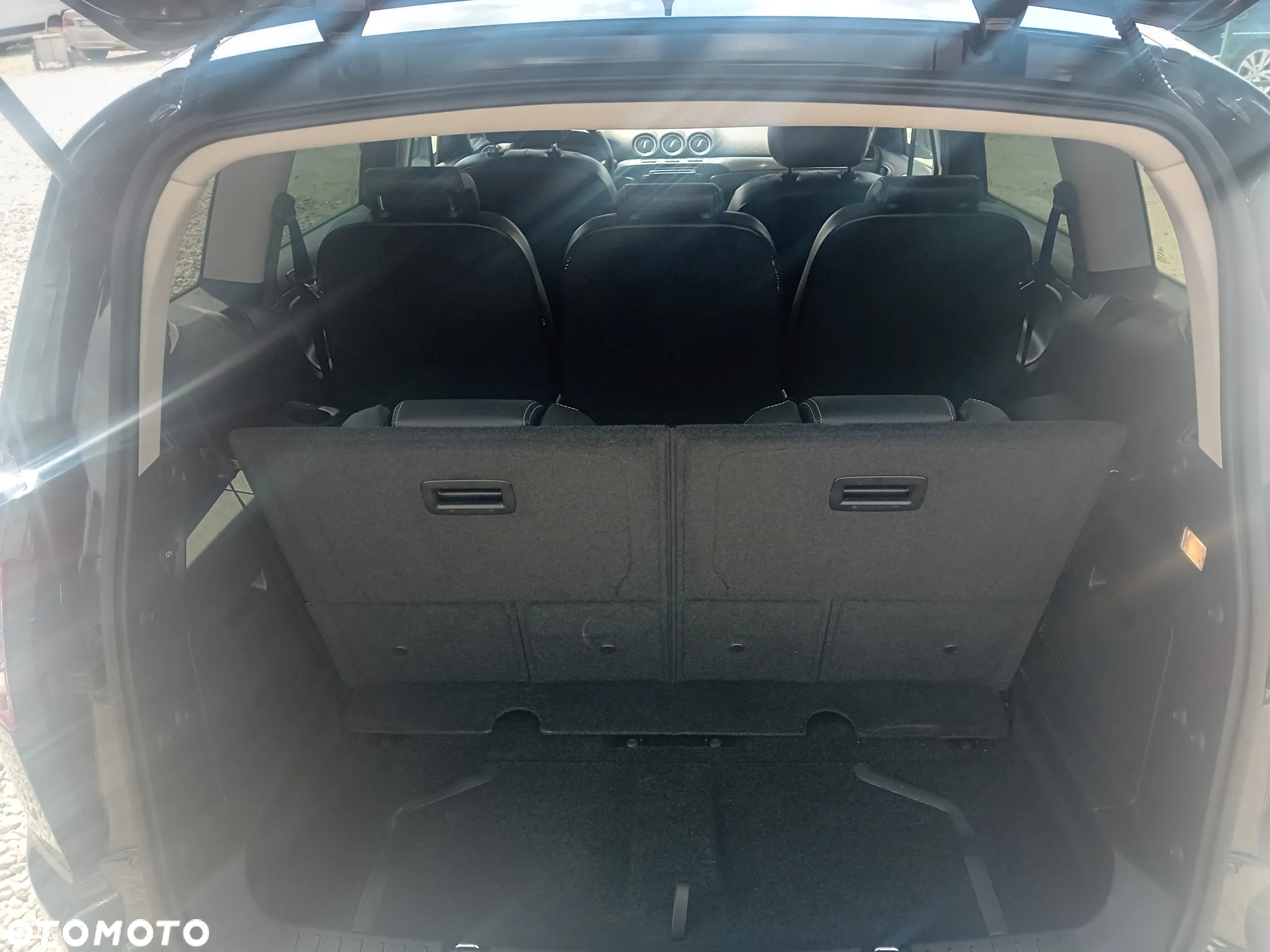 Ford S-Max - 12