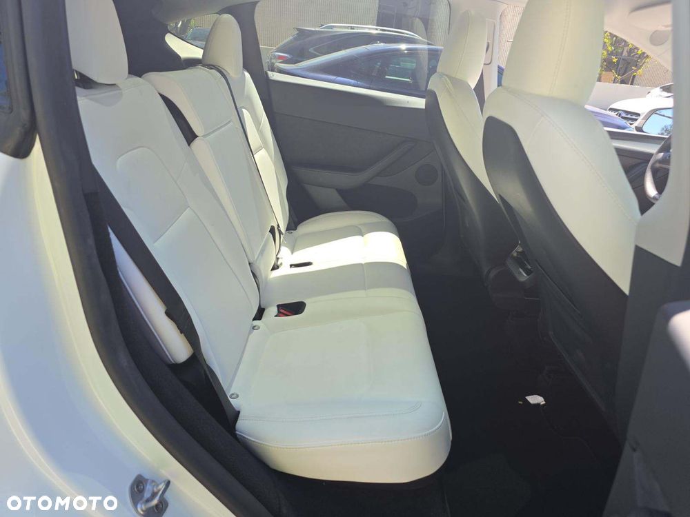 Tesla Model Y Long Range Dual Motor AWD - 11