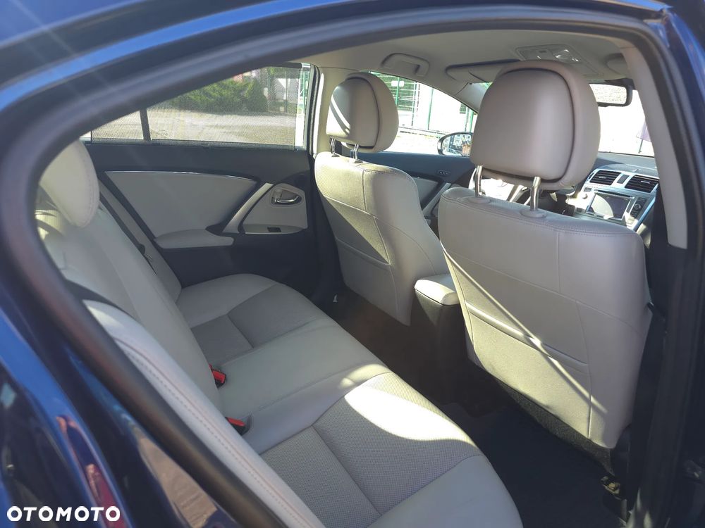 Toyota Avensis 2.0 Prestige NAVI MS - 13