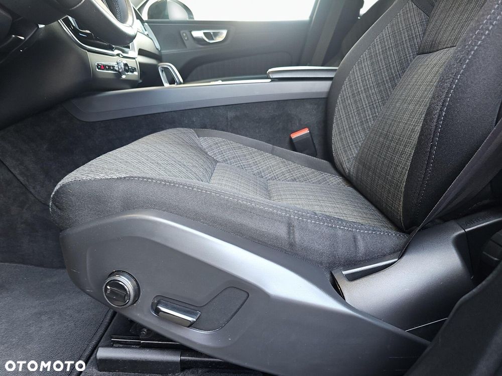 Volvo XC 60 B4 B R-Design - 11