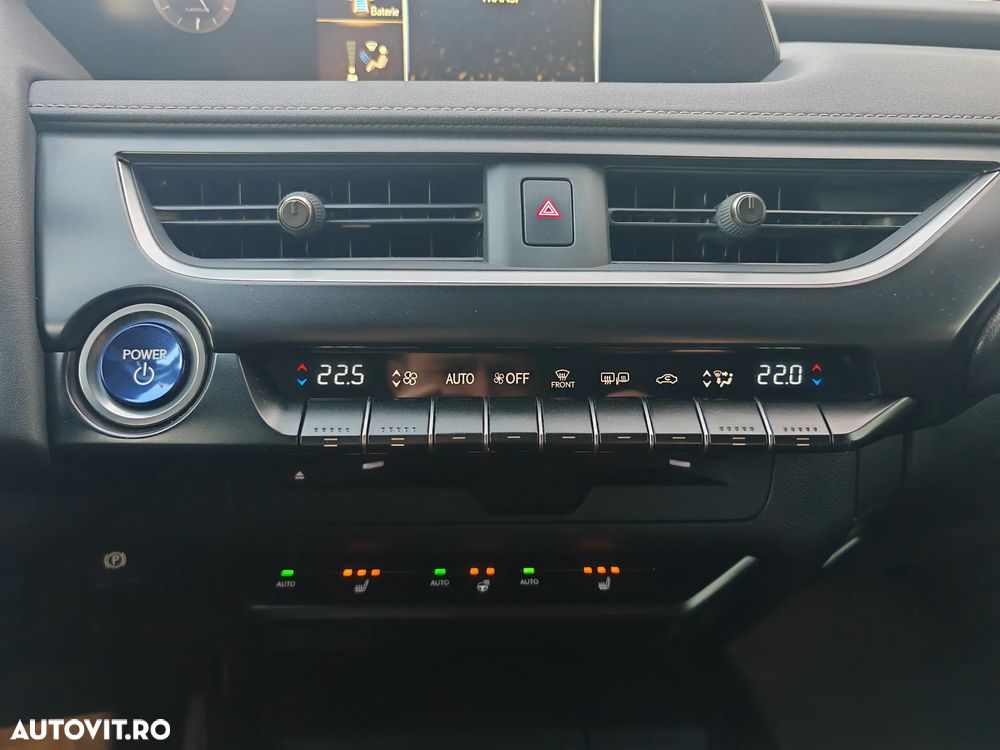 Lexus UX 250h FWD Executive - 24