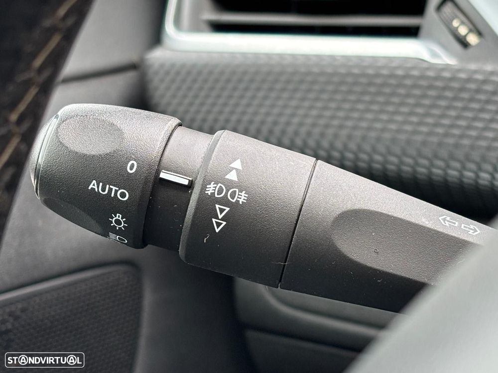 Peugeot 2008 1.2 PureTech Allure EAT6 - 11