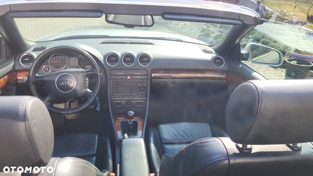 Audi A4 Cabrio 2.5 TDI - 9