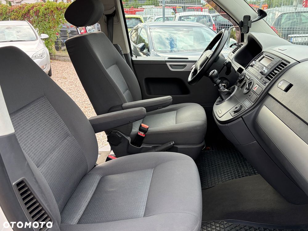 Volkswagen Multivan - 11