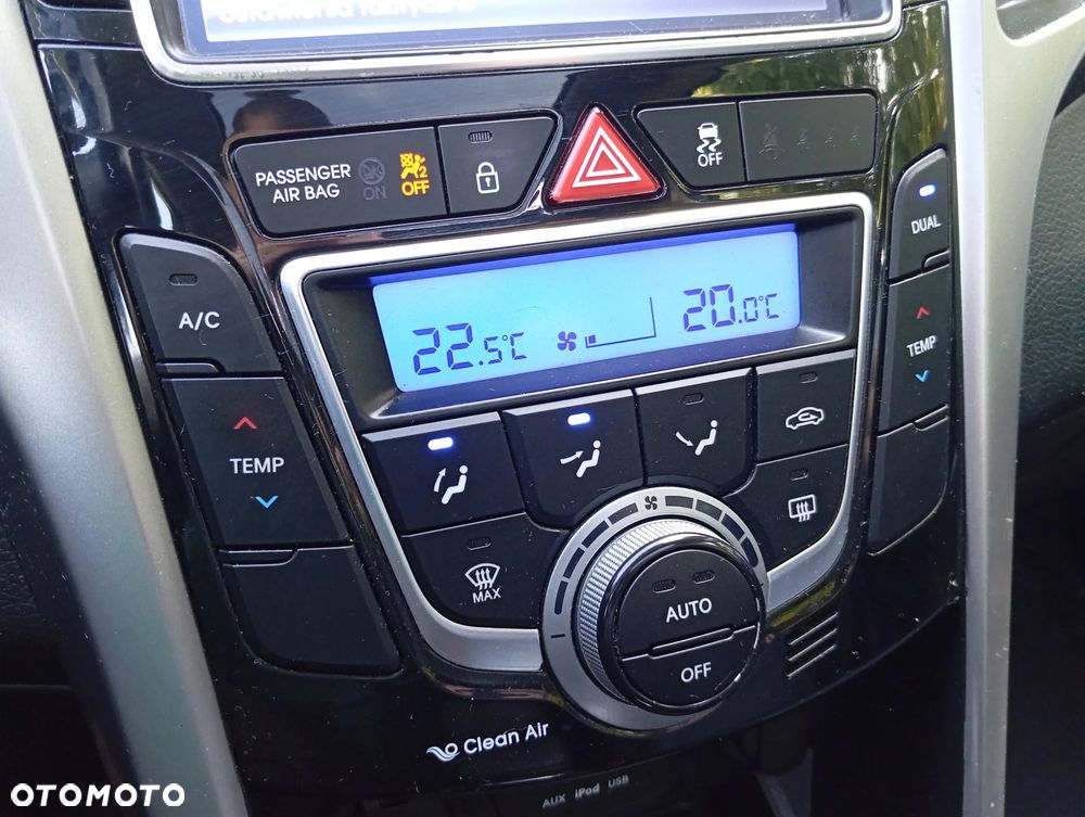 Hyundai i30 1.6 CRDi Fifa World Cup Edition - 13
